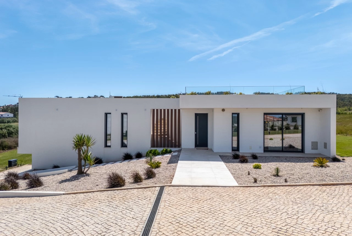 Moradia com 1,8 hectares de terreno e vistas deslumbrantes