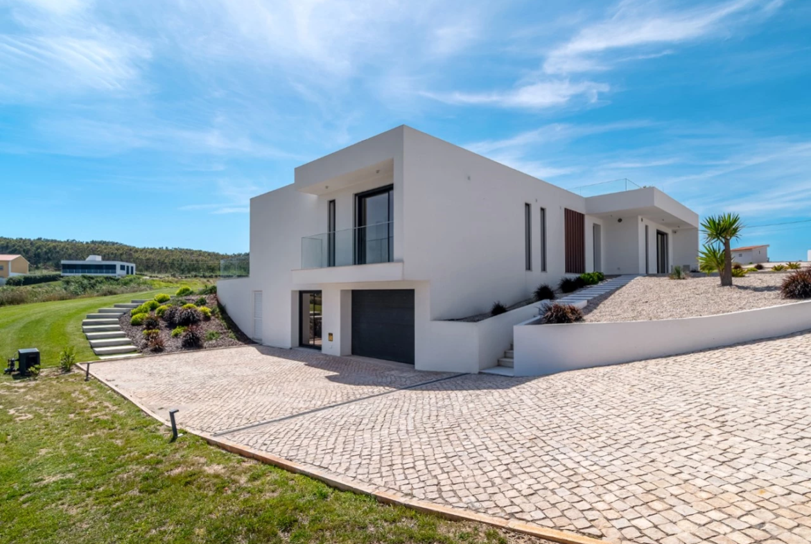 Moradia com 1,8 hectares de terreno e vistas deslumbrantes