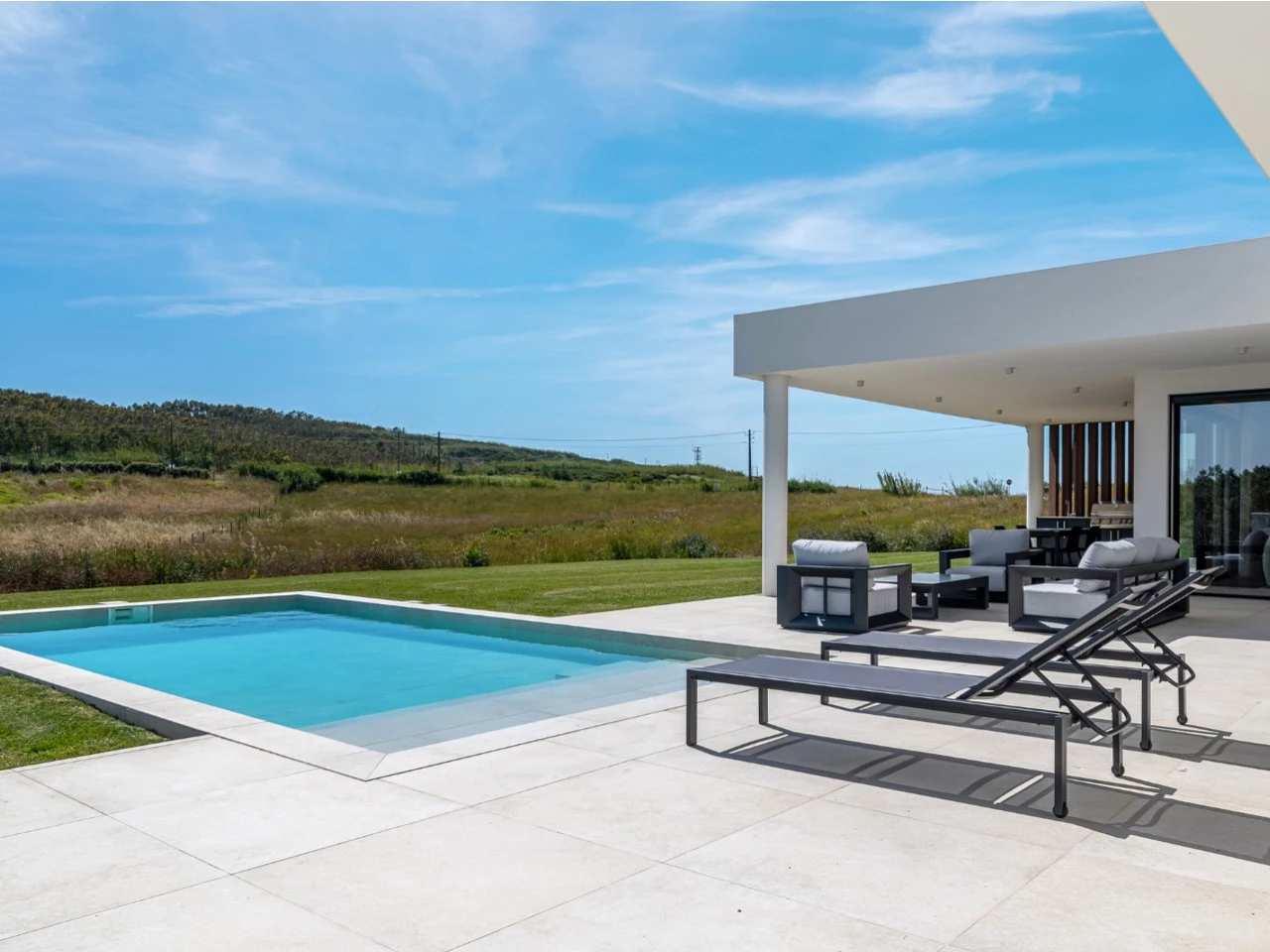 Moradia com 1,8 hectares de terreno e vistas deslumbrantes