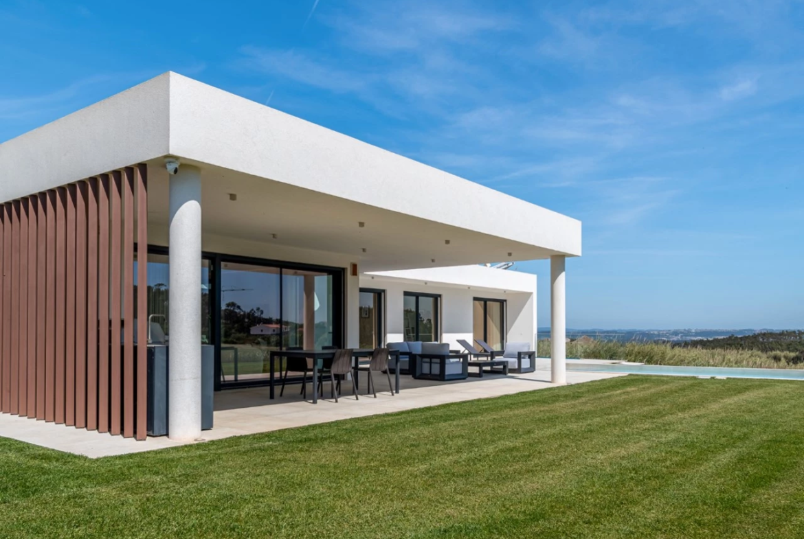 Moradia com 1,8 hectares de terreno e vistas deslumbrantes