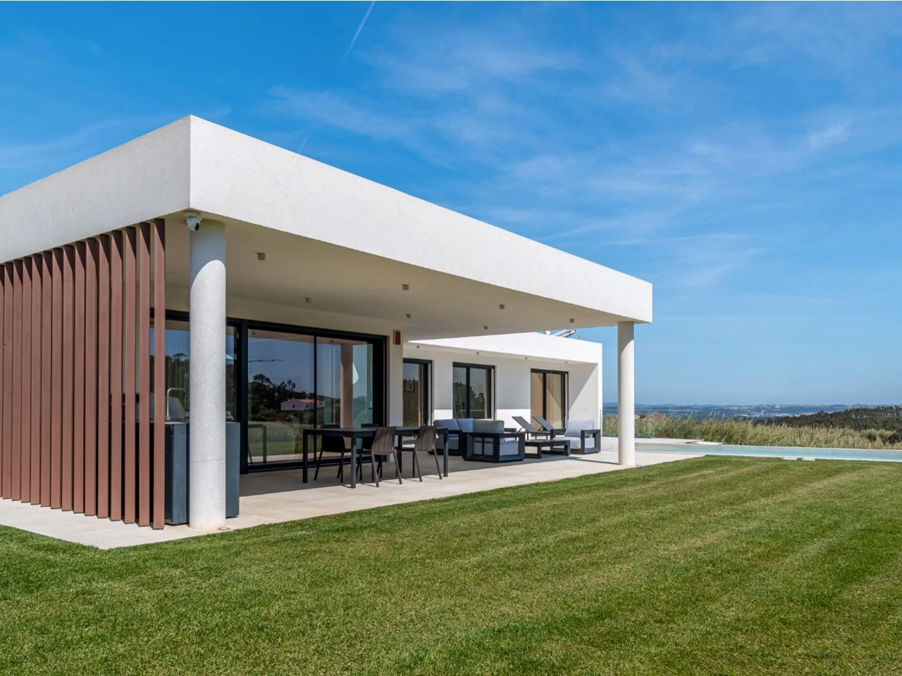 Moradia com 1,8 hectares de terreno e vistas deslumbrantes