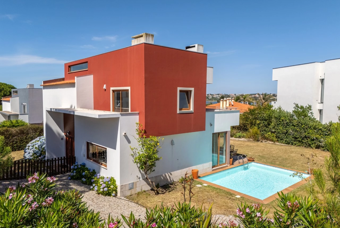 Moradia T3 com piscina e vista para a lagoa