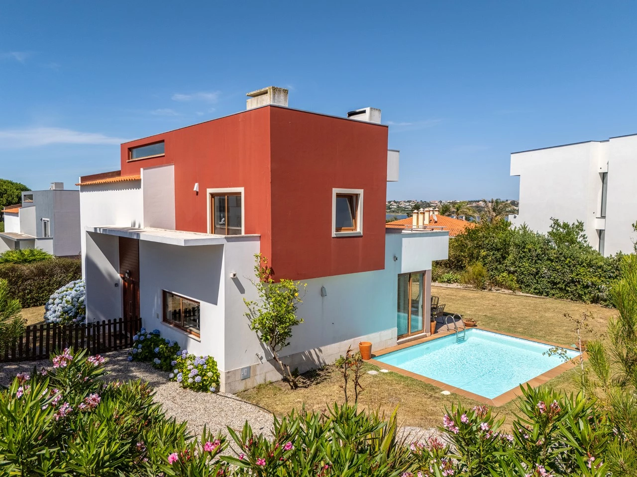 Moradia T3 com piscina e vista para a lagoa