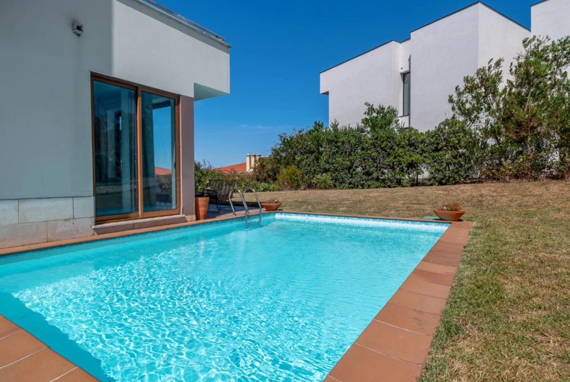 Moradia T3 com piscina e vista para a lagoa