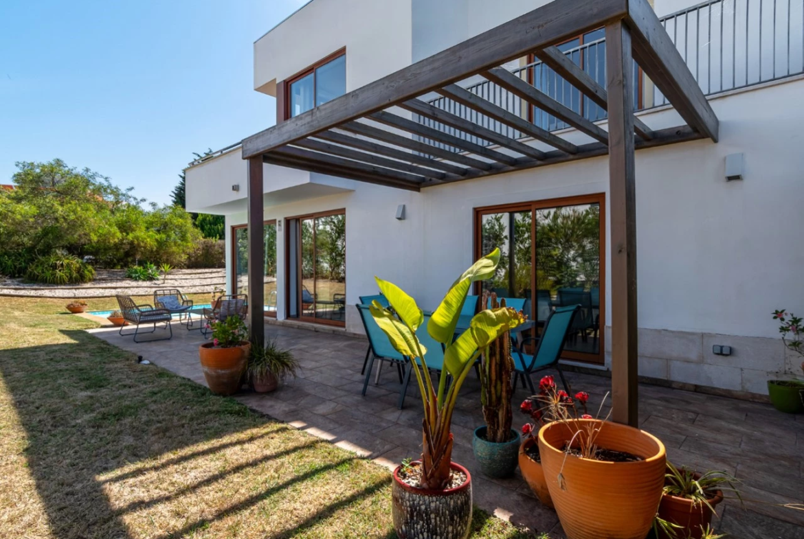 Moradia T3 com piscina e vista para a lagoa