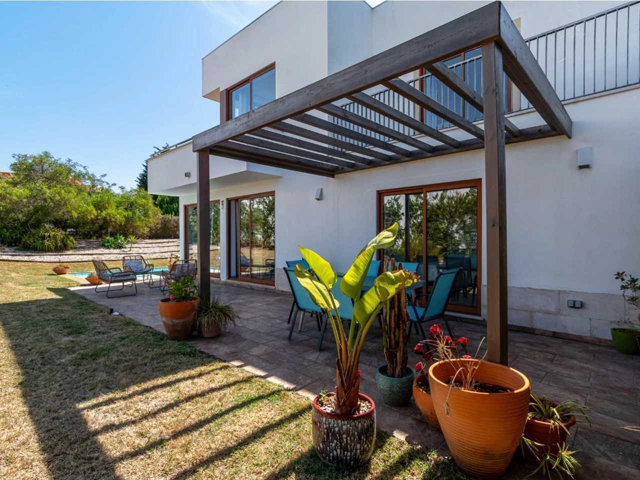 Moradia T3 com piscina e vista para a lagoa