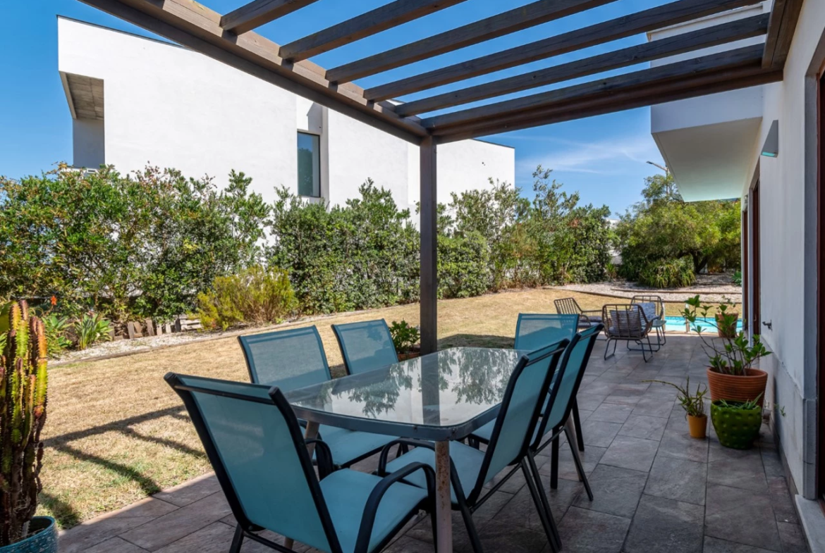 Moradia T3 com piscina e vista para a lagoa