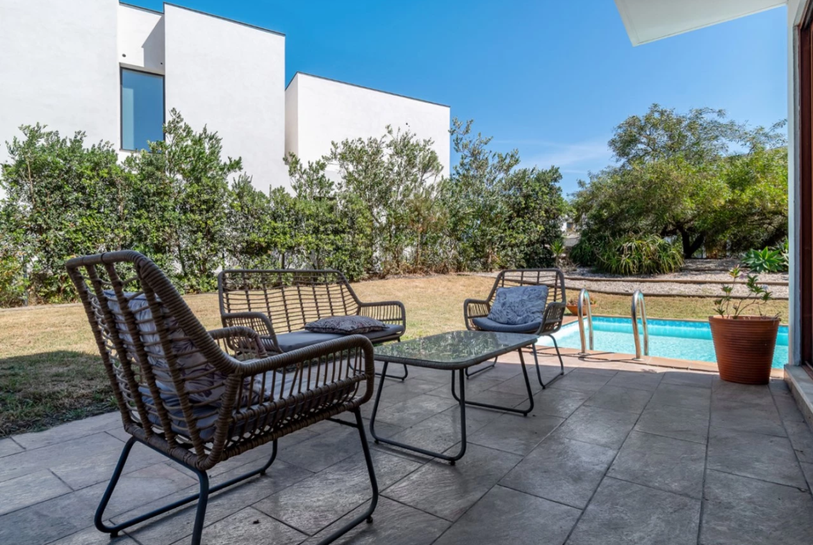 Moradia T3 com piscina e vista para a lagoa