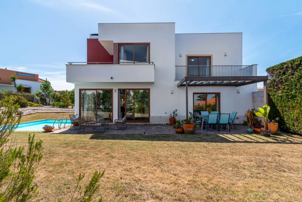 Moradia T3 com piscina e vista para a lagoa