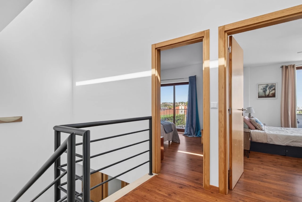 Moradia T3 com piscina e vista para a lagoa