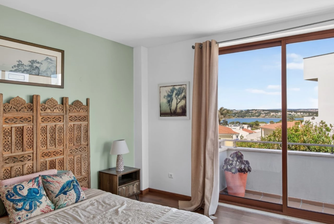 Moradia T3 com piscina e vista para a lagoa