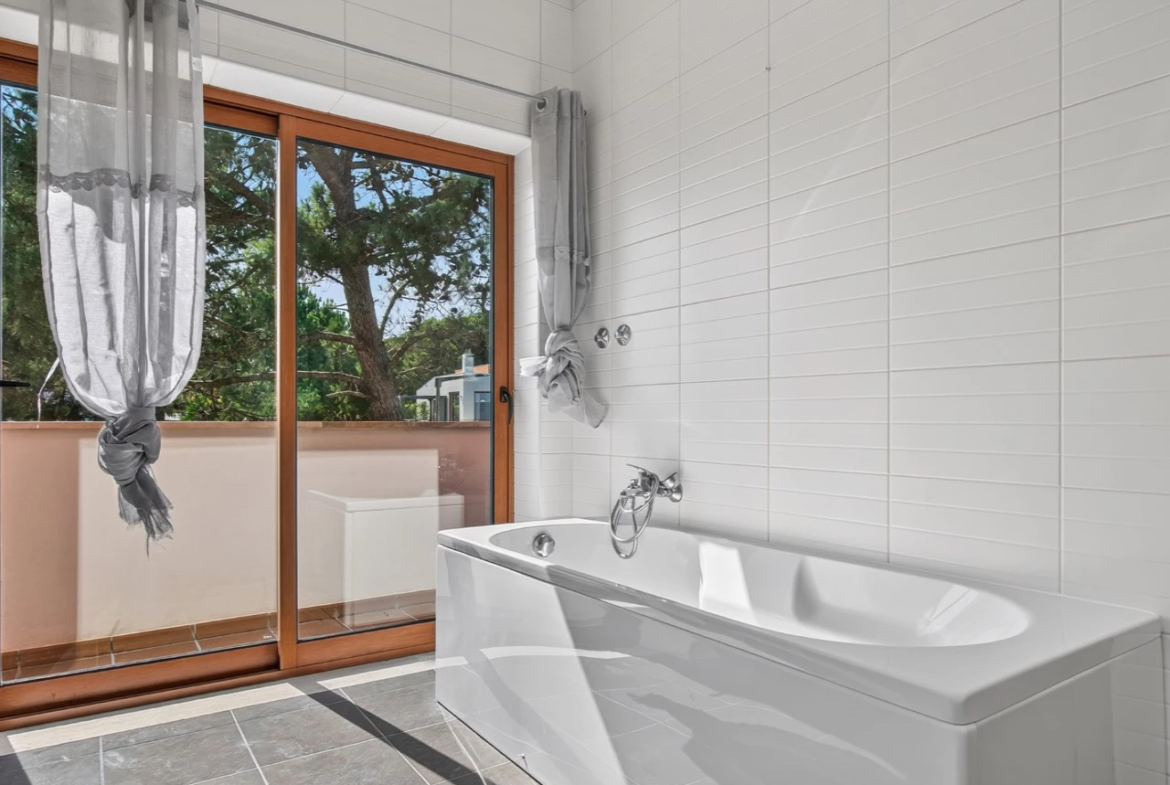Moradia T3 com piscina e vista para a lagoa