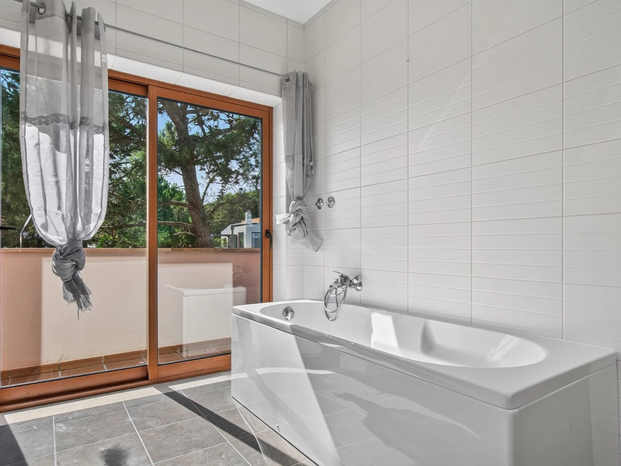 Moradia T3 com piscina e vista para a lagoa