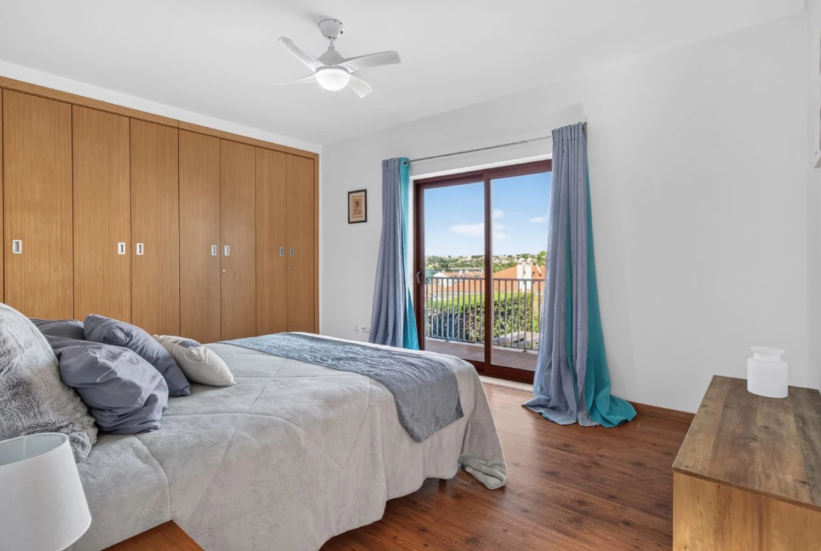 Moradia T3 com piscina e vista para a lagoa