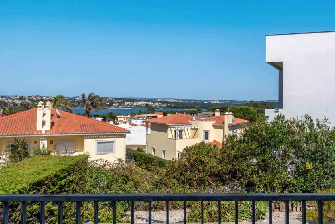 Moradia T3 com piscina e vista para a lagoa