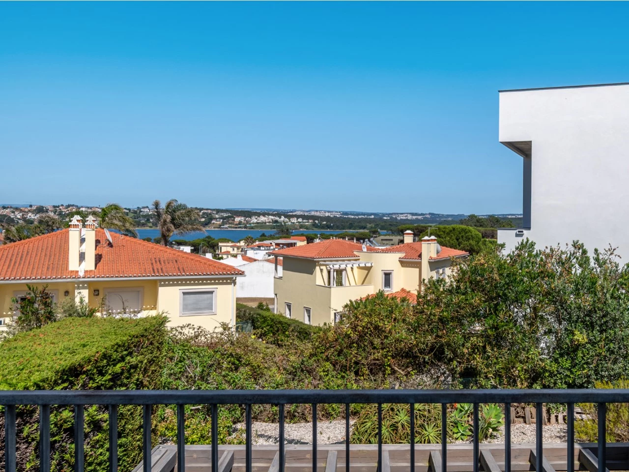 Moradia T3 com piscina e vista para a lagoa