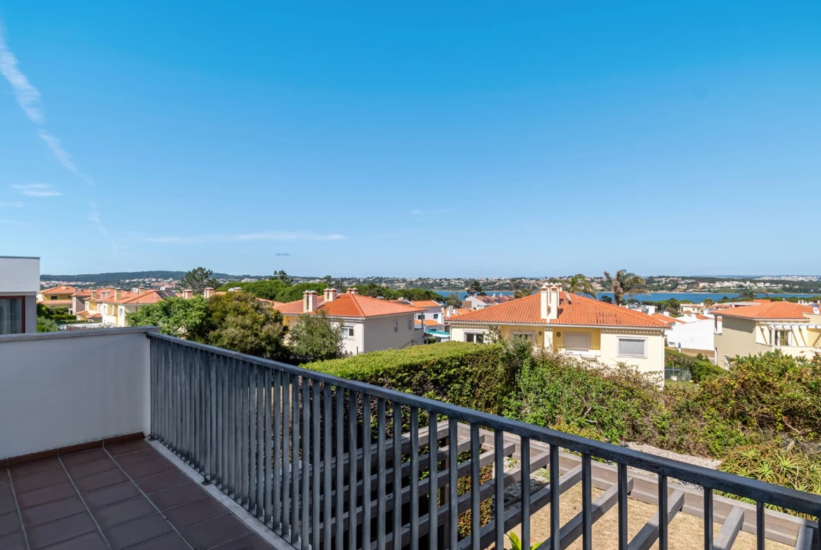 Moradia T3 com piscina e vista para a lagoa