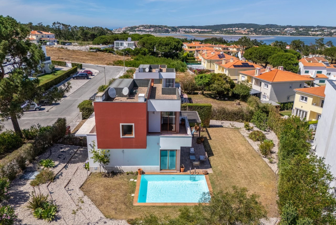 Moradia T3 com piscina e vista para a lagoa