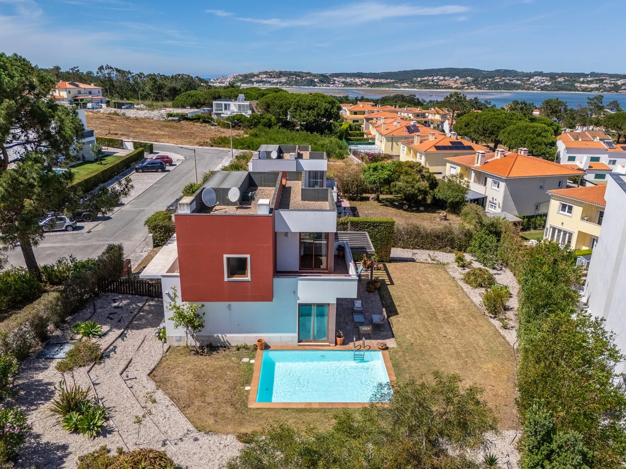 Moradia T3 com piscina e vista para a lagoa