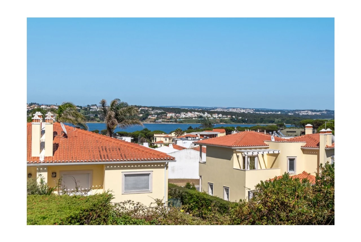 Moradia T3 com piscina e vista para a lagoa