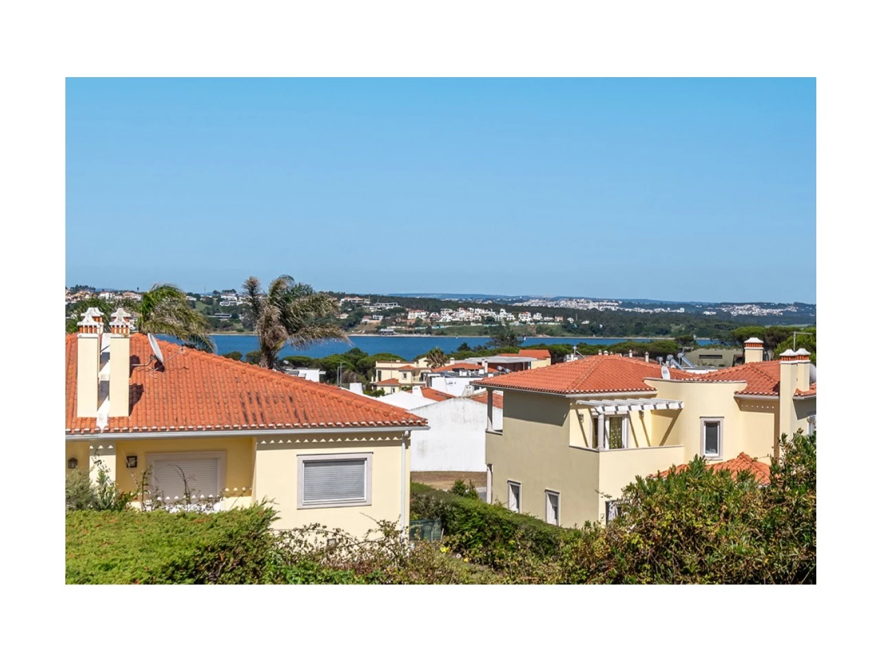 Moradia T3 com piscina e vista para a lagoa