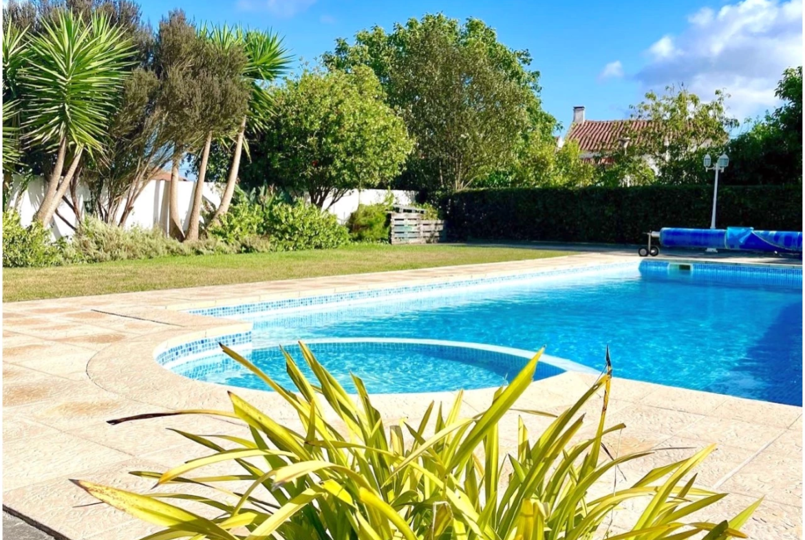 Moradia T4 com jardim, piscina e garagem, muito perto de Óbidos e das praias