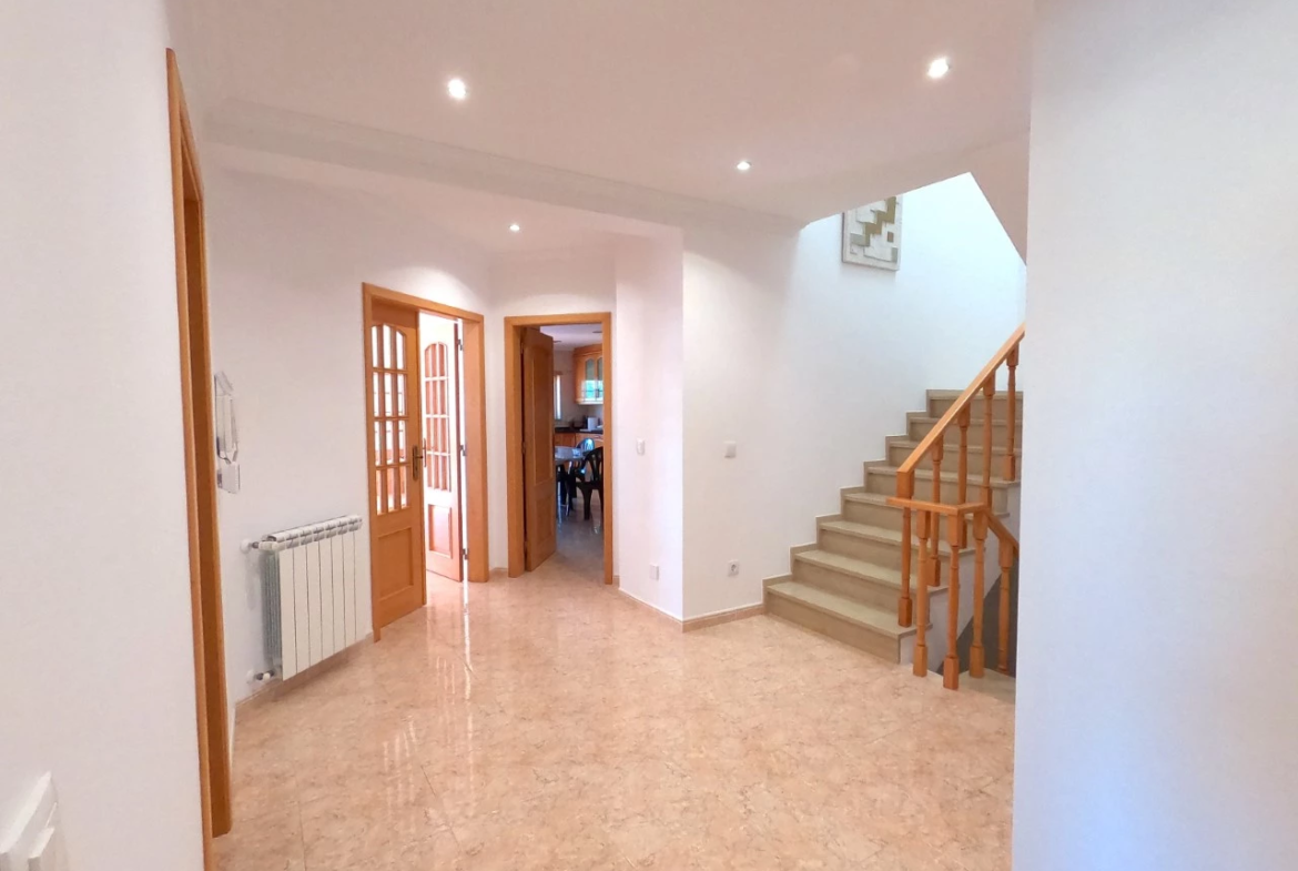 Moradia T4 com jardim, piscina e garagem, muito perto de Óbidos e das praias