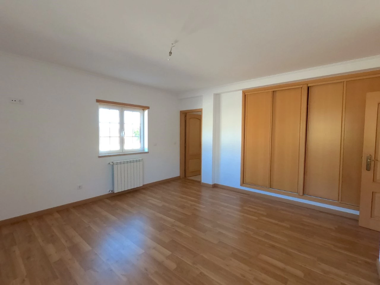 IDe7ddd301-0000-0500-0000-000019f0ad77.jpg Moradia T4 com jardim, piscina e garagem, muito perto de Óbidos e das praias
