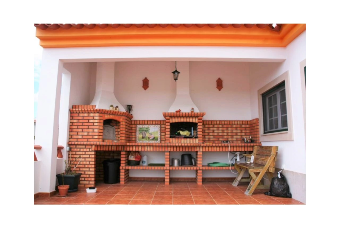 Moradia T4 com jardim, piscina e garagem, muito perto de Óbidos e das praias
