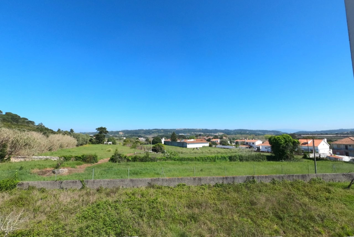 Moradia T4 com jardim, piscina e garagem, muito perto de Óbidos e das praias