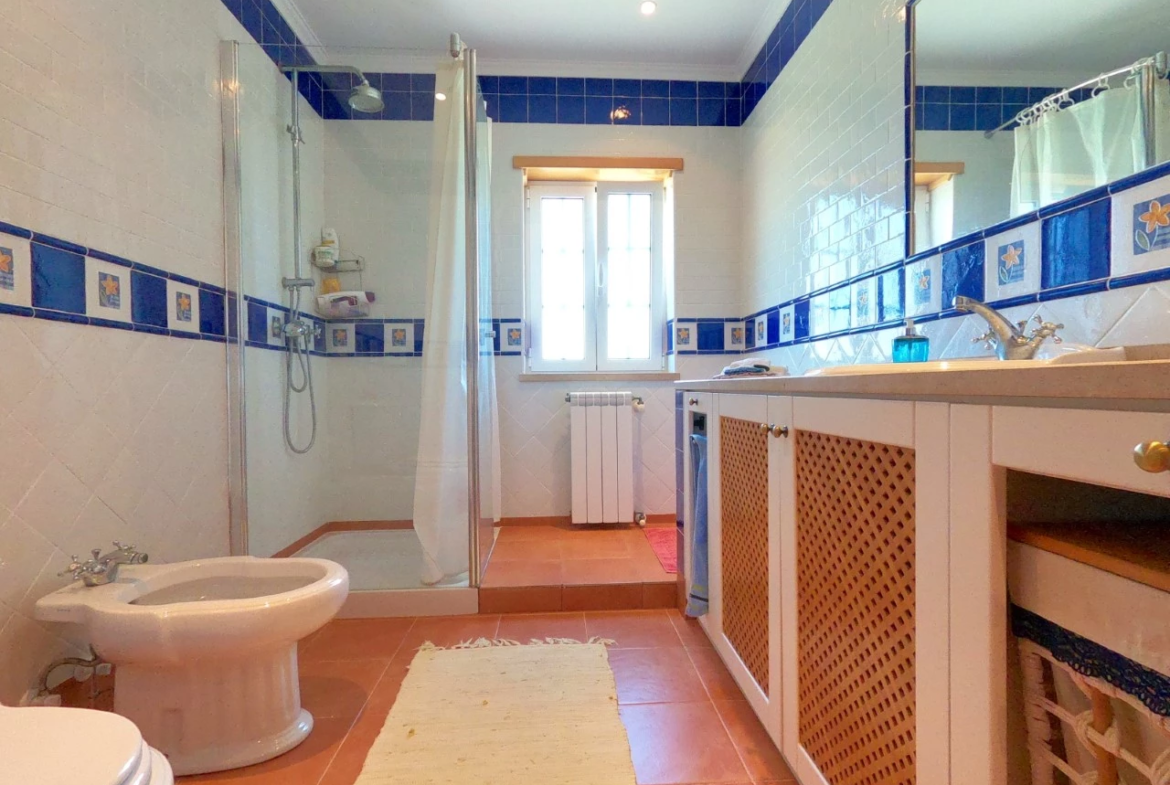 Moradia T4 com jardim, piscina e garagem, muito perto de Óbidos e das praias
