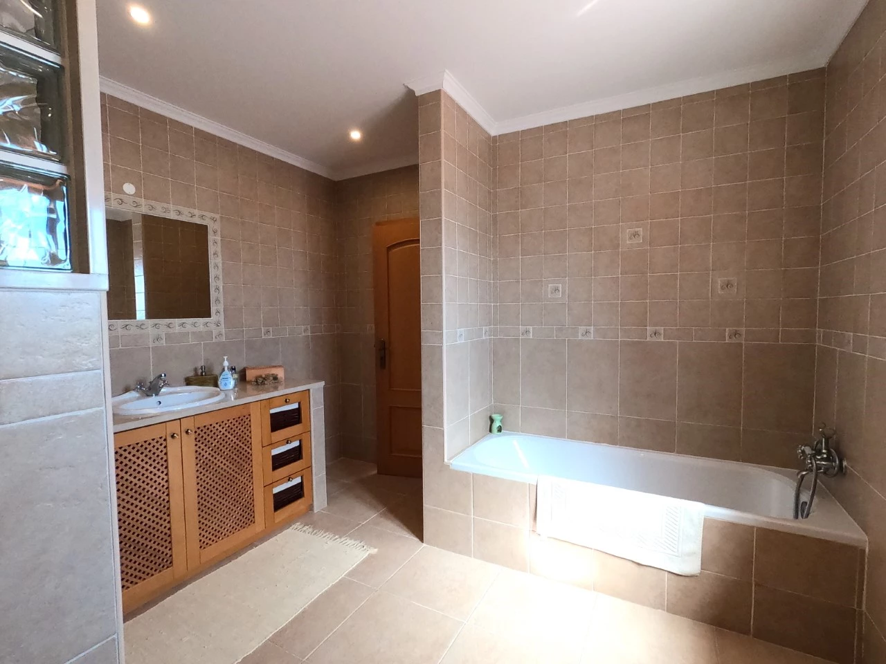 IDe7ddd301-0000-0500-0000-000019f0ad88.jpg Moradia T4 com jardim, piscina e garagem, muito perto de Óbidos e das praias