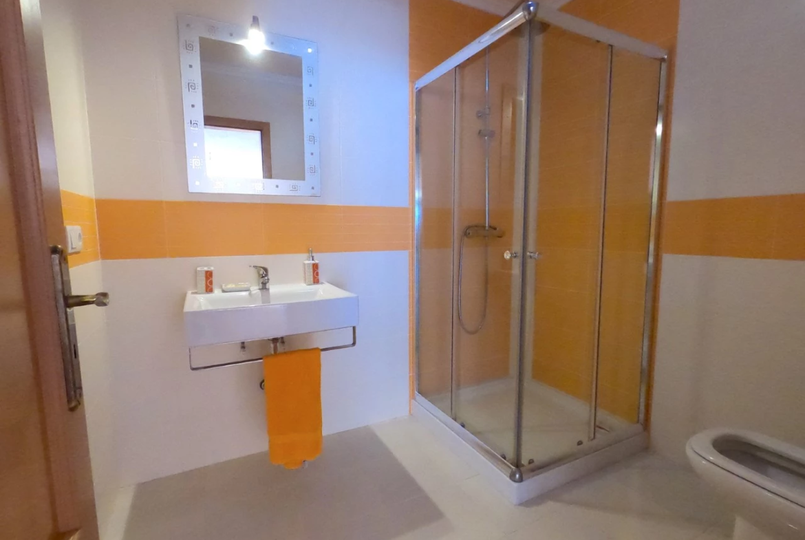 Moradia T4 com jardim, piscina e garagem, muito perto de Óbidos e das praias