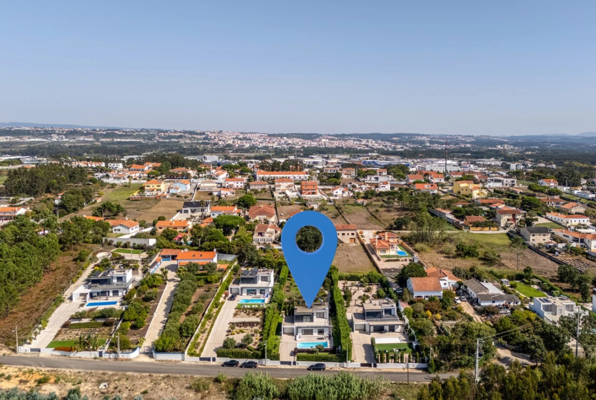 Moradia com piscina aquecida perto da praia da Foz do Arelho
