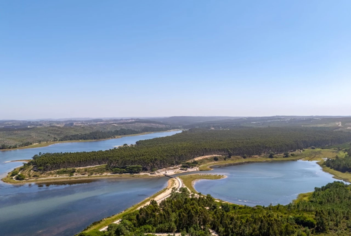 Moradia típica portuguesa no centro da aldeia