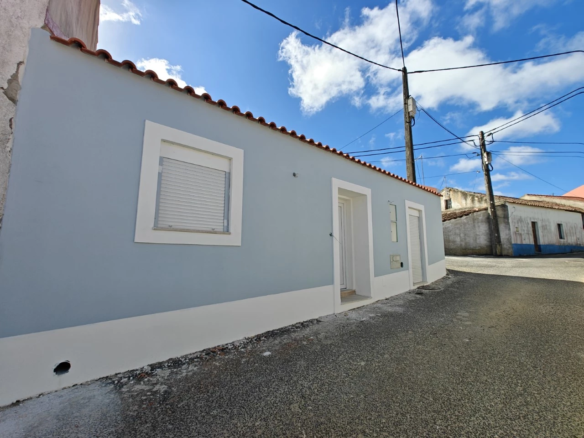 Moradia típica portuguesa no centro da aldeia