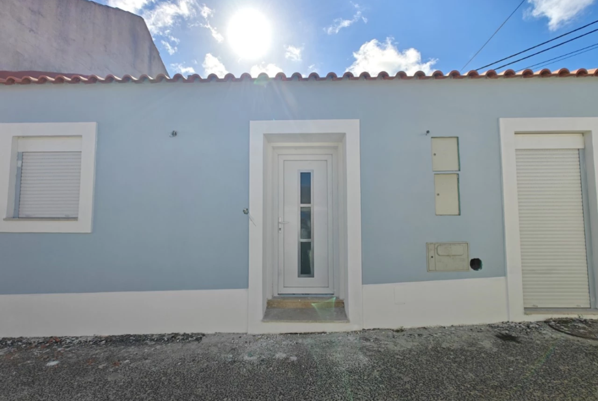 Moradia típica portuguesa no centro da aldeia