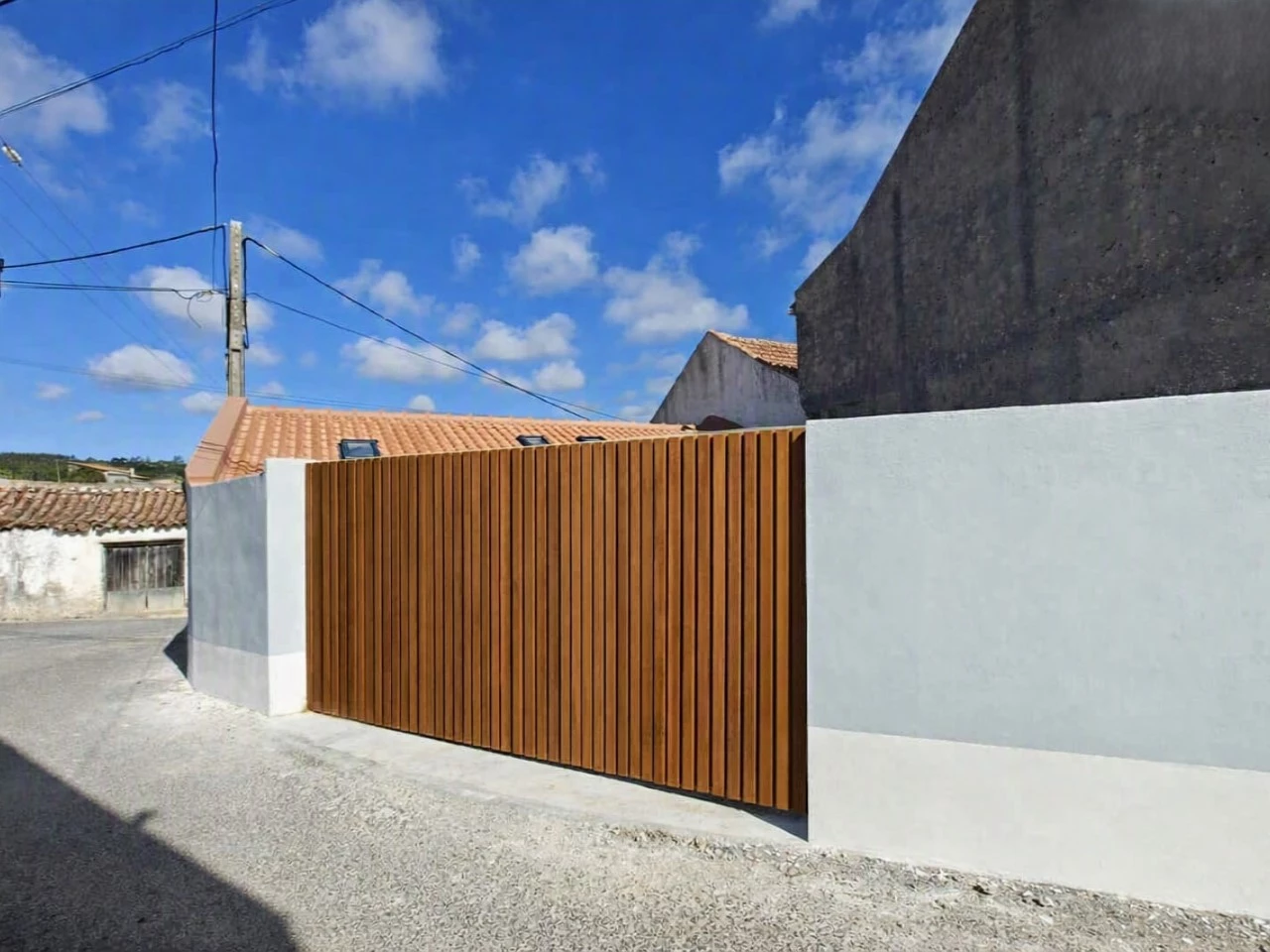 Moradia típica portuguesa no centro da aldeia