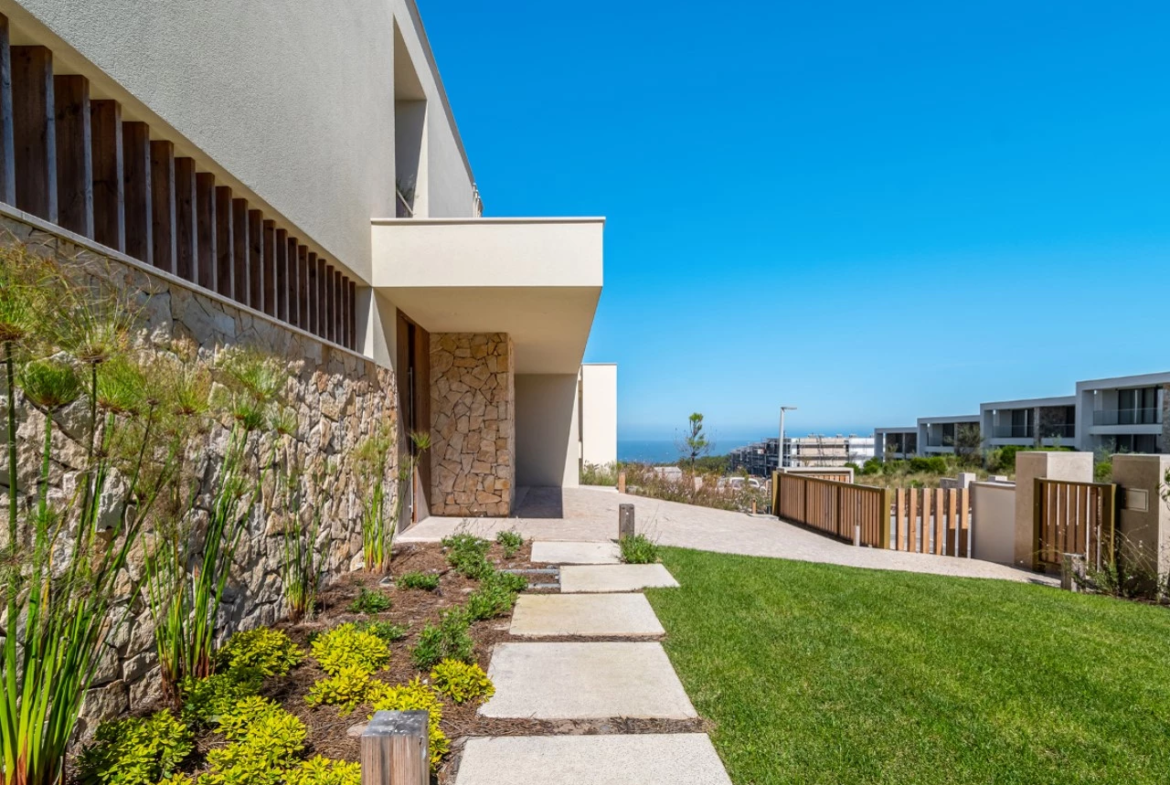 Moradia T4 com Piscina, Jardim e Vista deslumbrante sobre o Mar