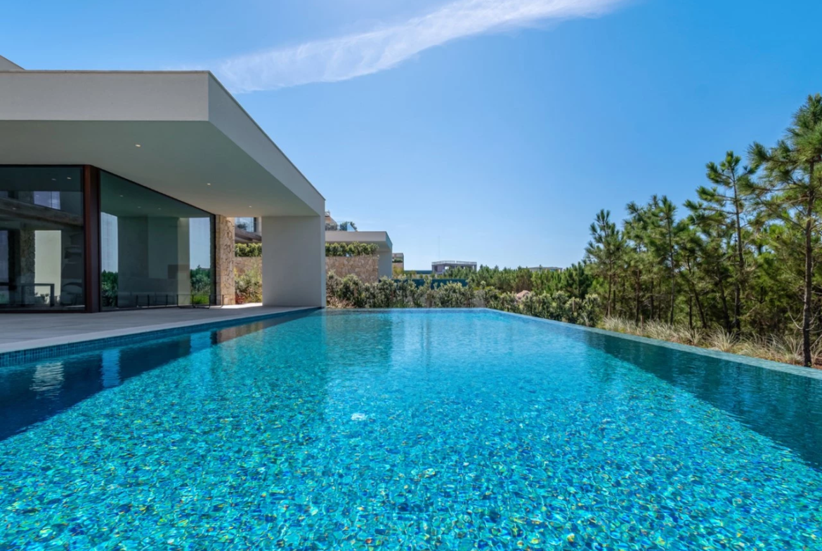 Moradia T4 com Piscina, Jardim e Vista deslumbrante sobre o Mar