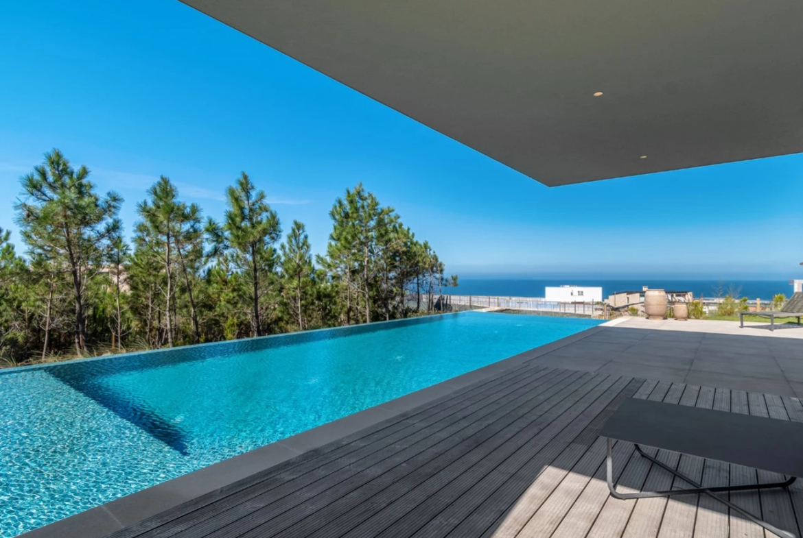 Moradia T4 com Piscina, Jardim e Vista deslumbrante sobre o Mar