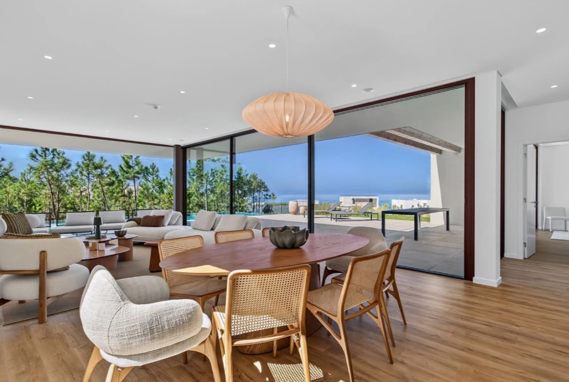 Moradia T4 com Piscina, Jardim e Vista deslumbrante sobre o Mar