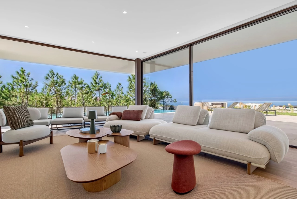 Moradia T4 com Piscina, Jardim e Vista deslumbrante sobre o Mar