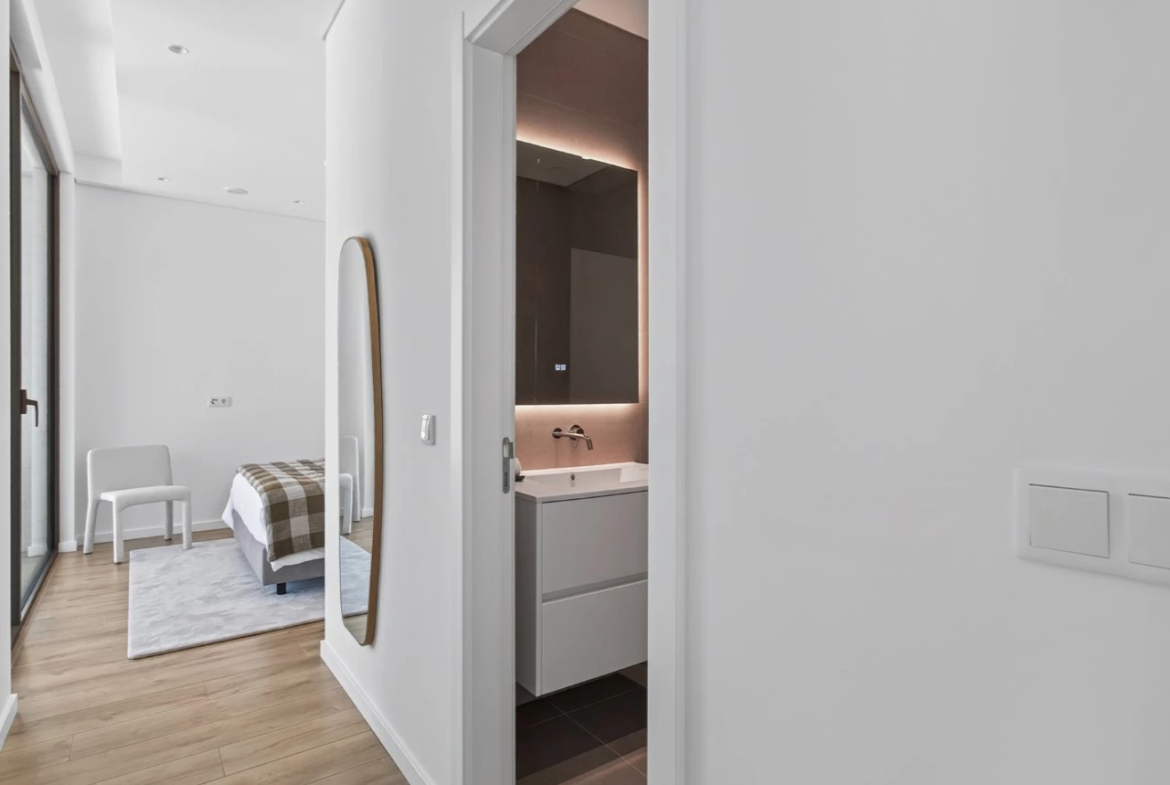 Moradia T4 com Piscina, Jardim e Vista deslumbrante sobre o Mar