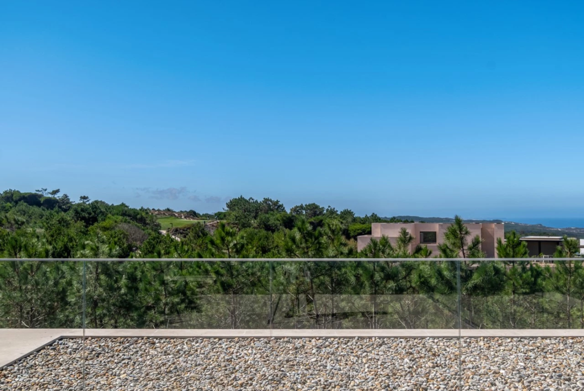 Moradia T4 com Piscina, Jardim e Vista deslumbrante sobre o Mar