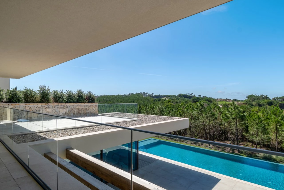 Moradia T4 com Piscina, Jardim e Vista deslumbrante sobre o Mar