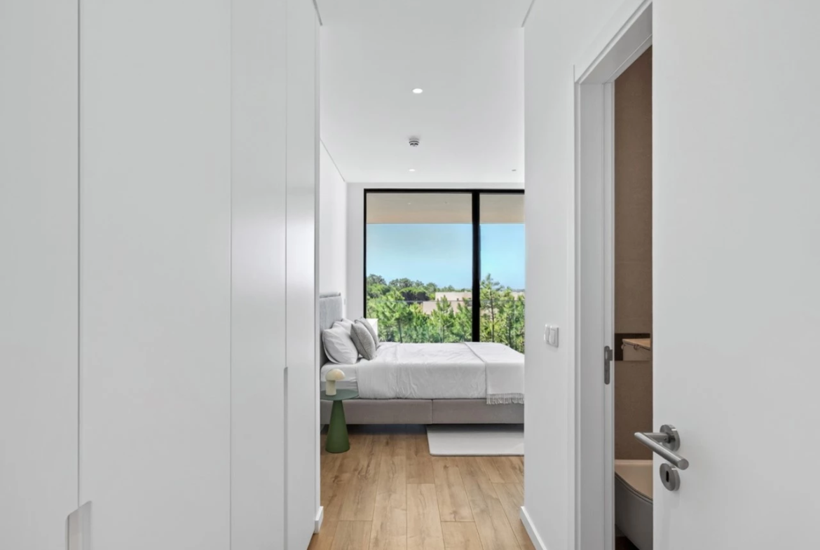 Moradia T4 com Piscina, Jardim e Vista deslumbrante sobre o Mar