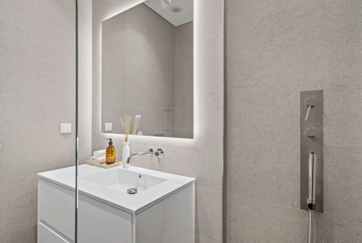 Moradia T4 com Piscina, Jardim e Vista deslumbrante sobre o Mar