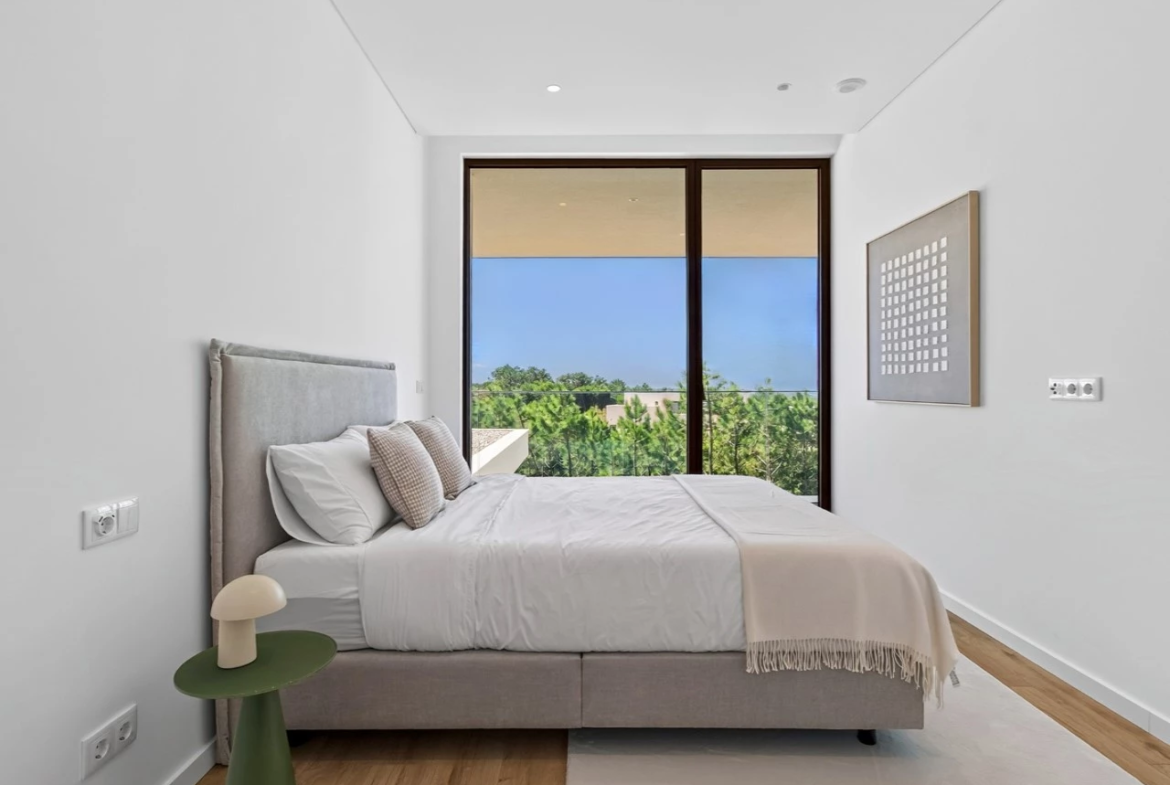 Moradia T4 com Piscina, Jardim e Vista deslumbrante sobre o Mar