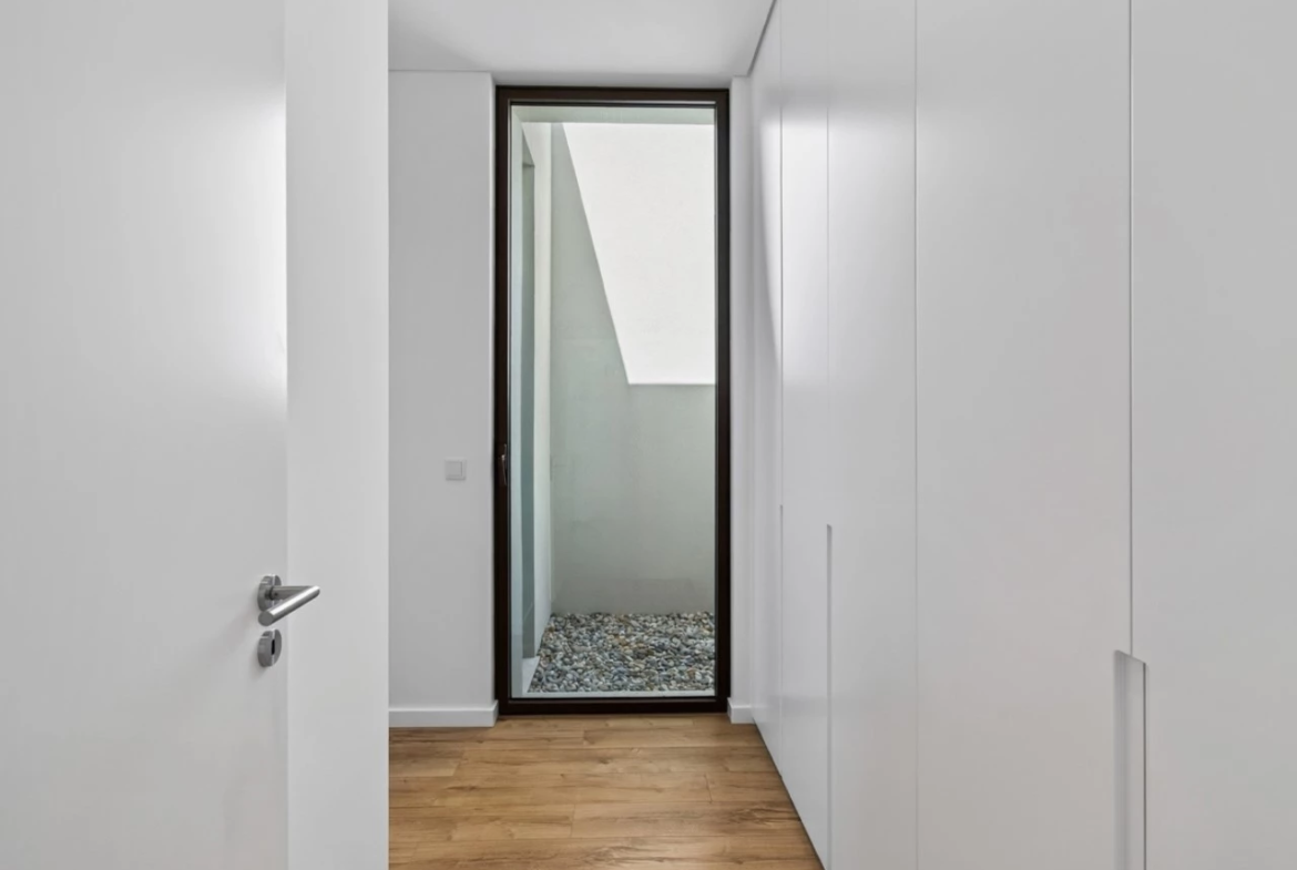 Moradia T4 com Piscina, Jardim e Vista deslumbrante sobre o Mar